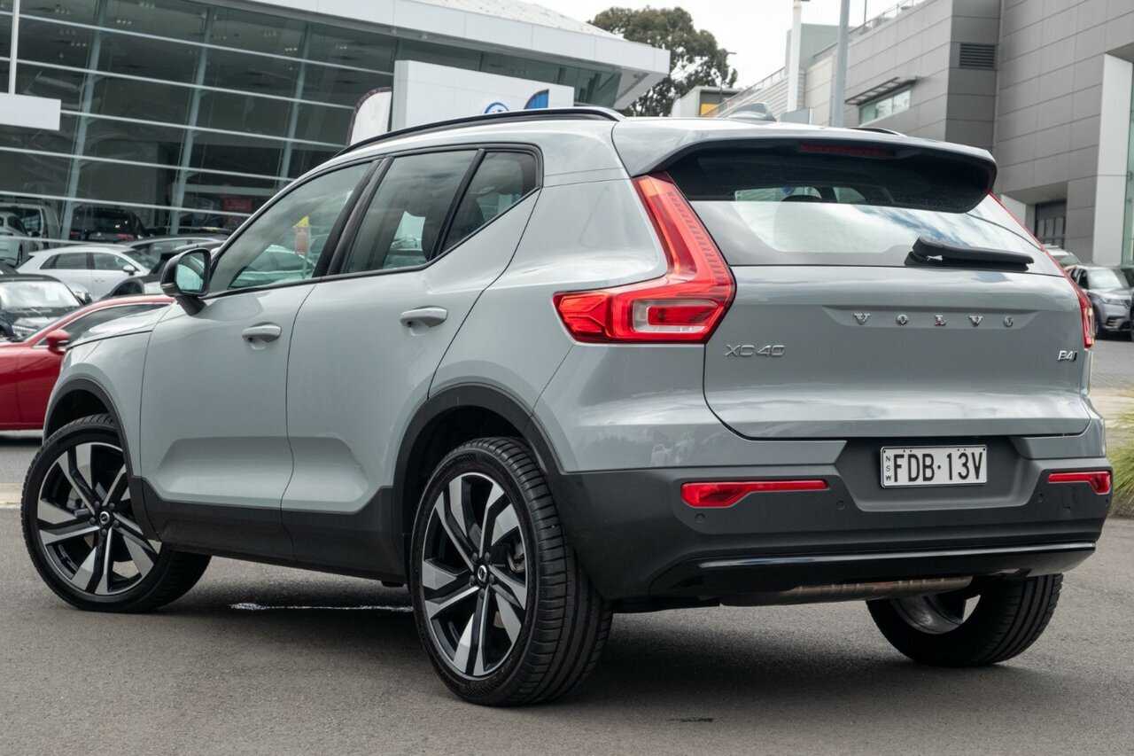 Volvo  XC40 Ultimate, B4 AWD Mild Hybrid, Petrol, Dark