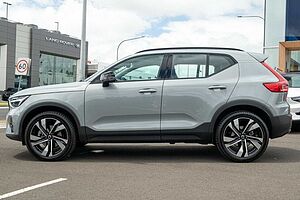 Volvo  XC40 Ultimate, B4 AWD Mild Hybrid, Petrol, Dark