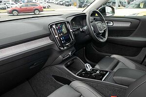 Volvo  XC40 Ultimate, B4 AWD Mild Hybrid, Petrol, Dark