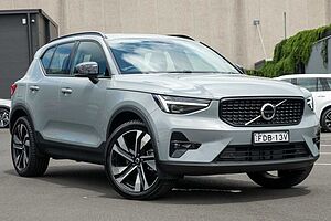 Volvo  XC40 Ultimate, B4 AWD Mild Hybrid, Petrol, Dark