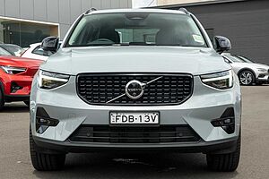 Volvo  XC40 Ultimate, B4 AWD Mild Hybrid, Petrol, Dark